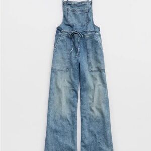 American Eagle Outfitters Light Blue Denim Overalls